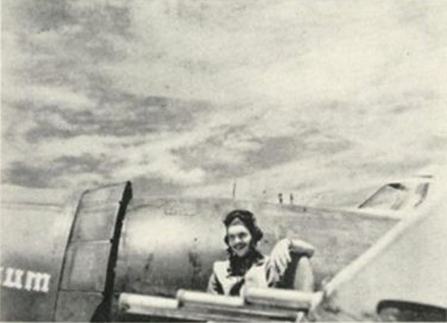 Lt. Searles on the wing of Little Chum near the four left wing .50 caliber machine guns.